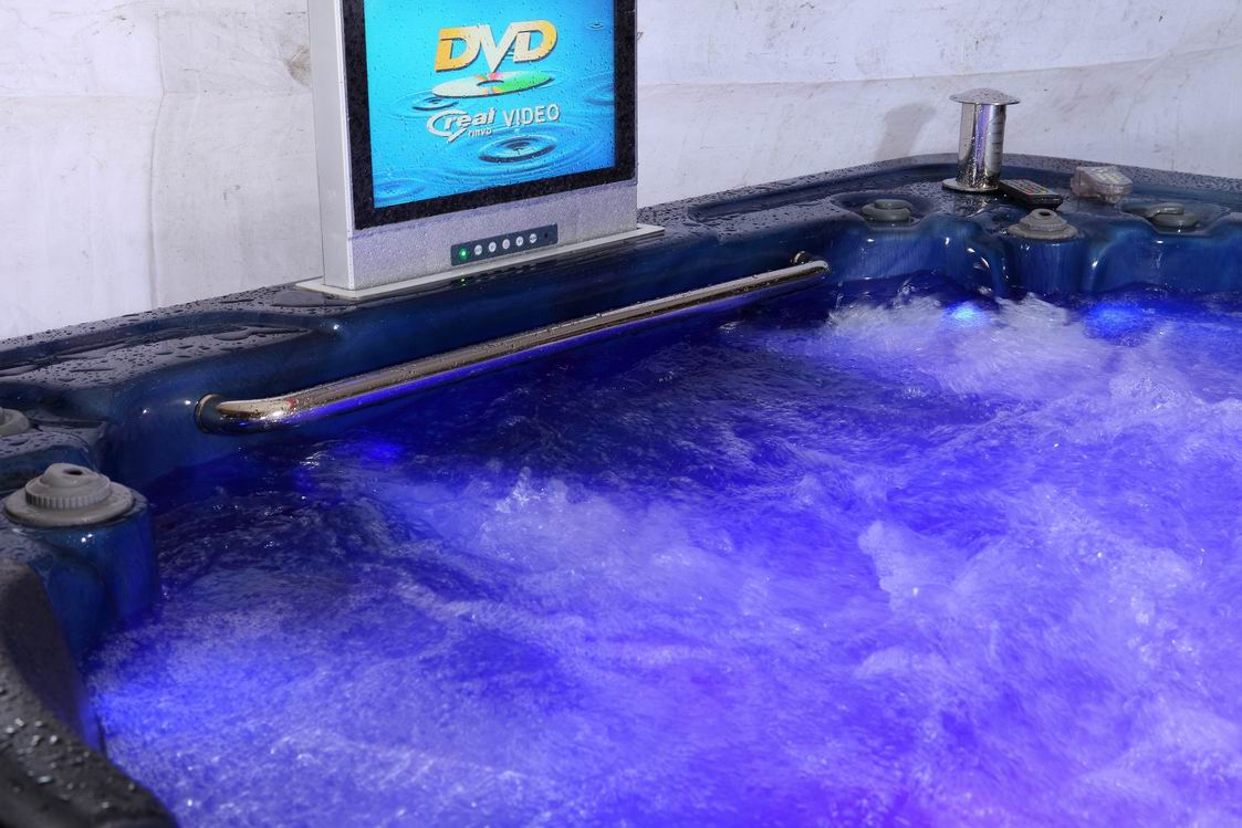 Piscina de Hidromasaje Comerci - Spa Wellness Luxury reseña y precio
