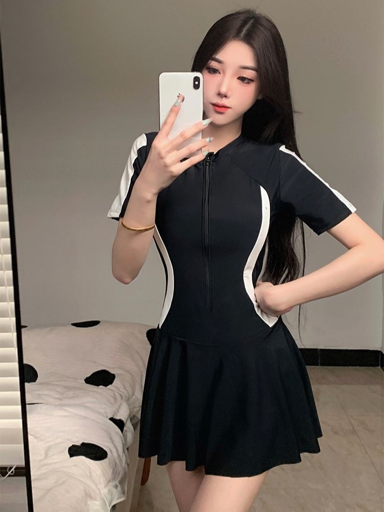 Nuevo Traje de Baño de Una Pie - Spa & Wellness Komplex Bristol Royal * * * * reseña y precio