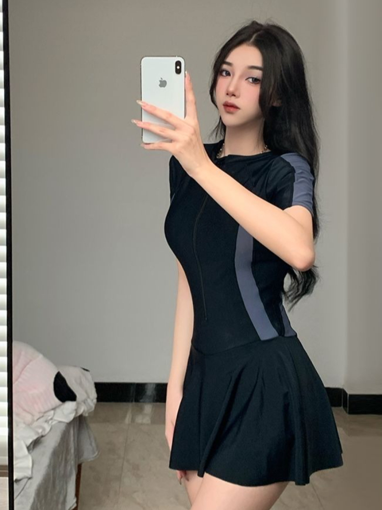Nuevo Traje de Baño de Una Pie - Spa & Wellness Komplex Bristol Royal * * * * reseña y precio